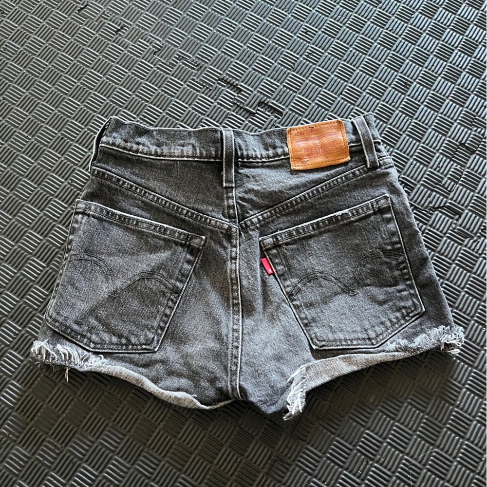 Black Levi Shorts Size 24